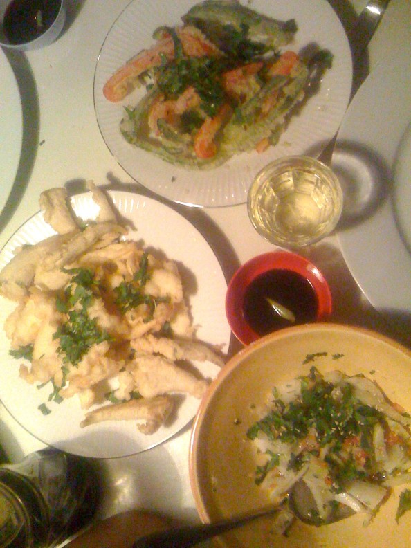 Links de schar, boven de paprika en onder de venkelsalade