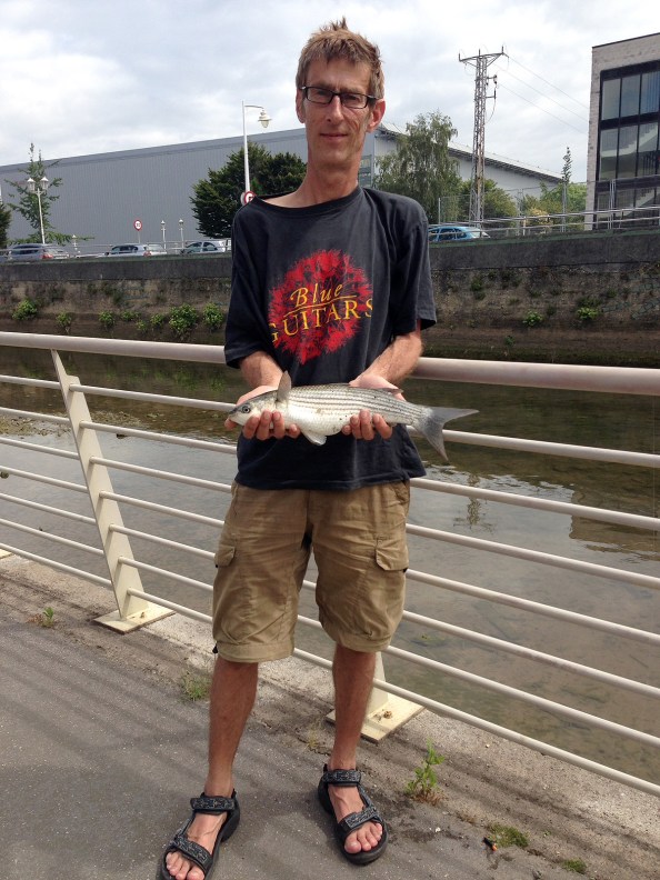 Na het oprapen toch nog even de 'man met vis'foto